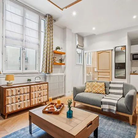 Bnbnova - Eiffel Tower & Champs-elysees Appartement Parijs